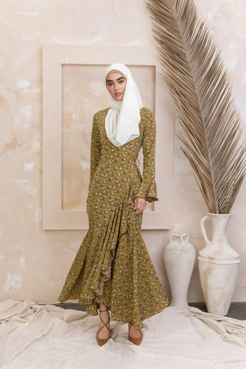 Urban Modesty: Modest Clothing, Dresses, Abayas, and Hijabs Urban Modesty: Modest Clothing, Dresses, Abayas, and Hijabs