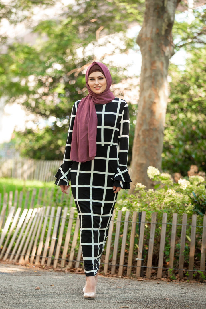 Woman in checkered dress with brown criss-cross underscarf and mauve chiffon hijab