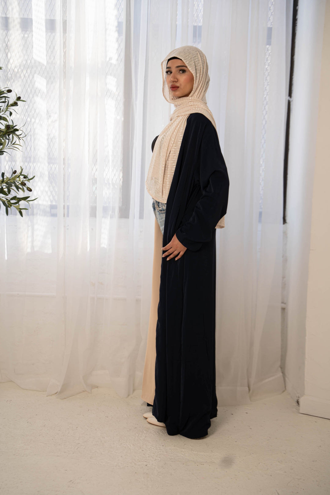 Woman in navy/cream reversible open Abaya styled as a maxi dress and skirt