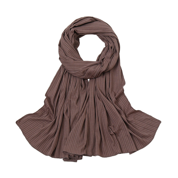 Brown pleated scarf featuring ribbed jersey with a stylish ribbed texture