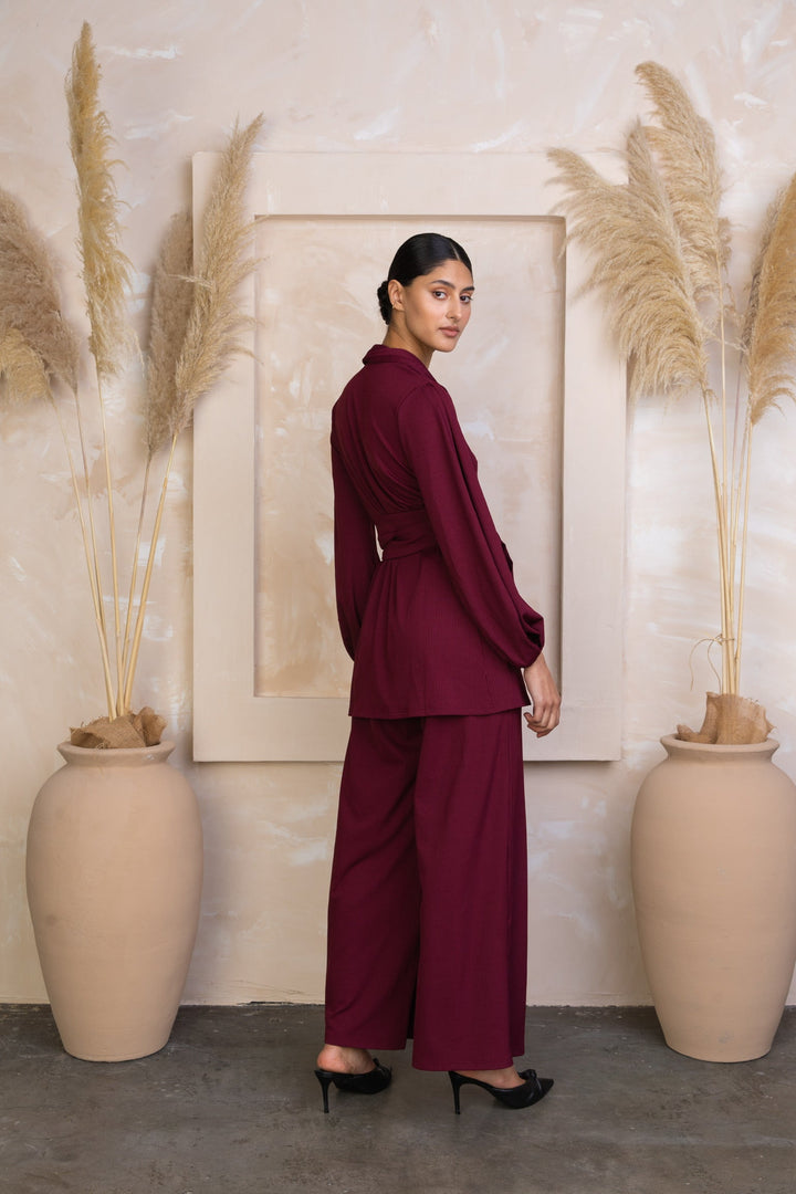 Burgundy women’s belted ribbed tunic and pants set