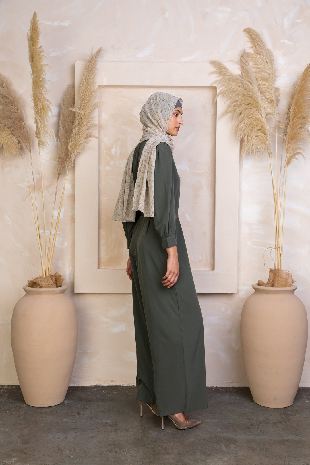 Urban Modesty - Gray Floral Print Chiffon Hijab